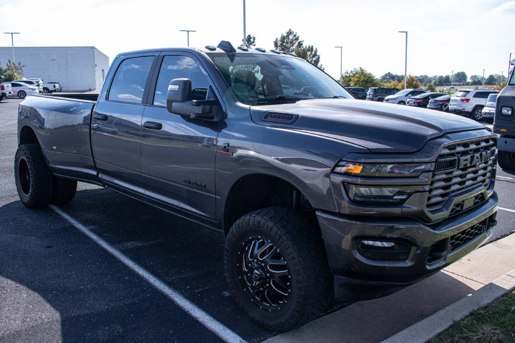 Used 2025 RAM 3500 Big Horn AWD/4WD image 3