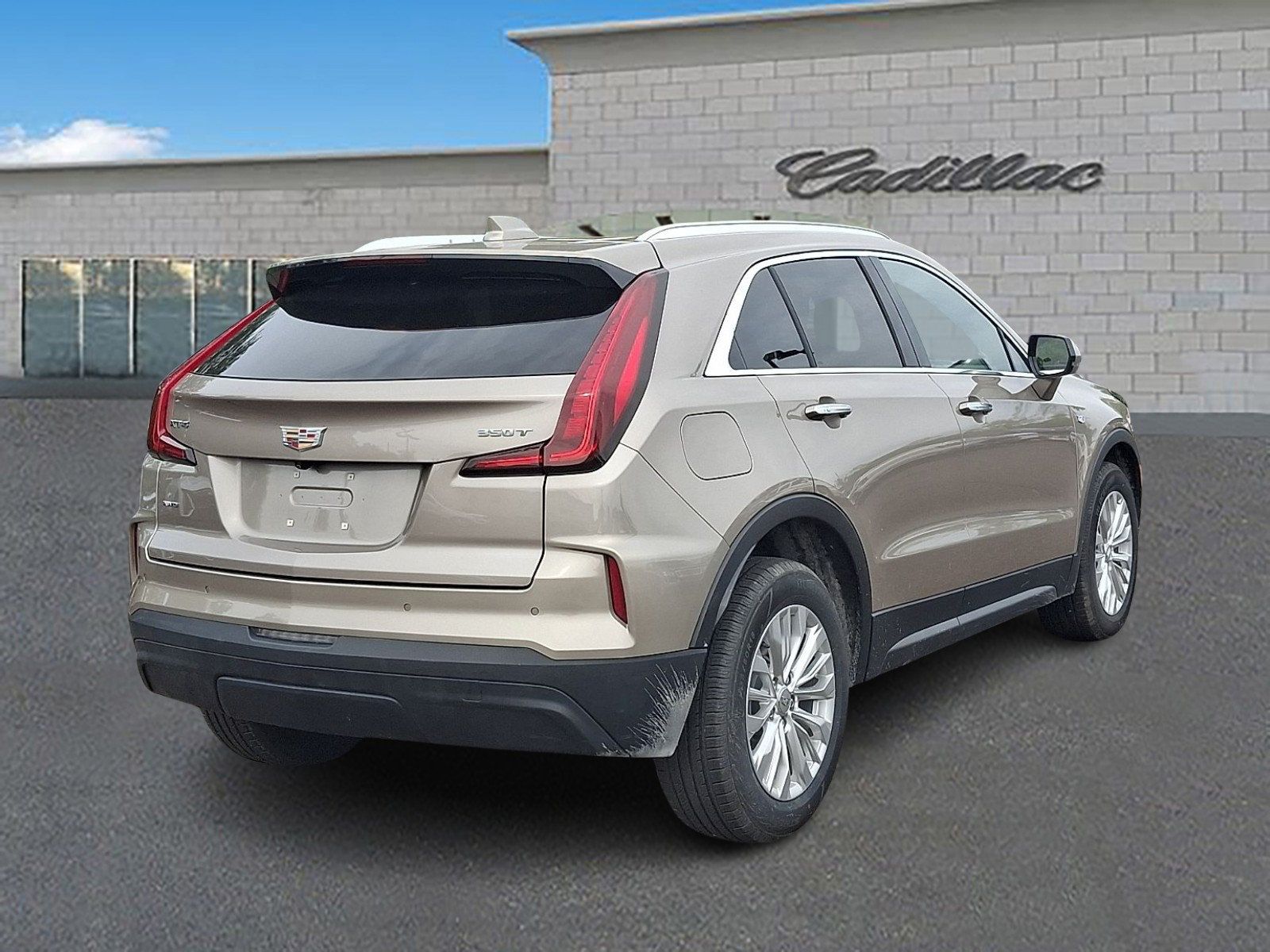 Certified 2024 Cadillac XT4 Luxury w/ Cold Weather Package AWD/4WD image 4