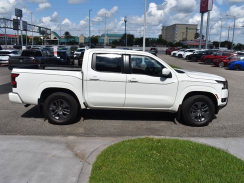 Certified 2025 Nissan Frontier SV w/ SV Convenience Package RWD image 17
