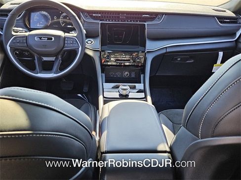 New 2025 Jeep Grand Cherokee Altitude image 8