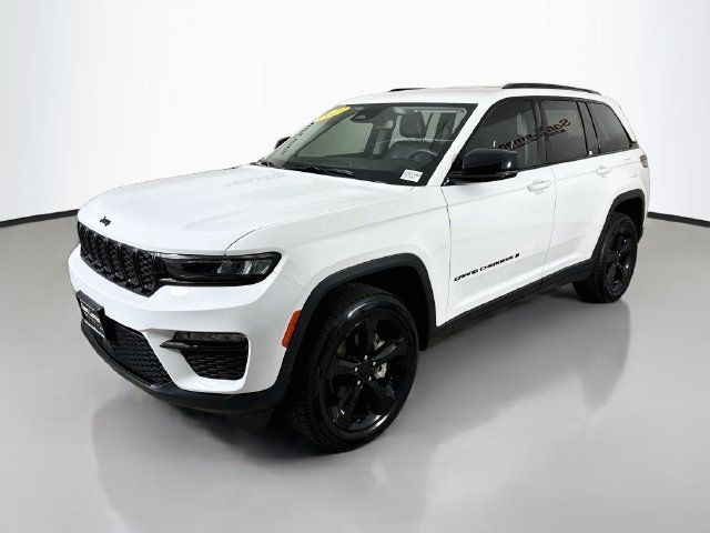 Used 2023 Jeep Grand Cherokee Limited w/ Black Appearance Package AWD/4WD image 3