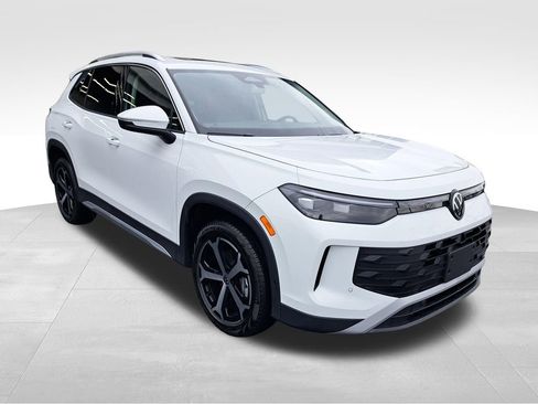 New 2025 Volkswagen Tiguan SE AWD/4WD image 3