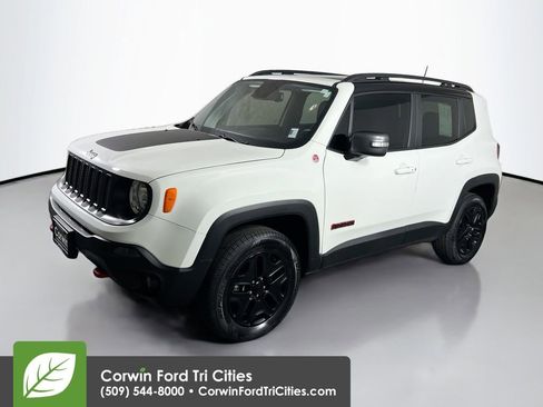 Used 2018 Jeep Renegade Trailhawk AWD/4WD image 5