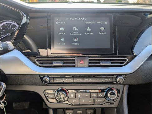 Used 2020 Kia Niro LX image 22
