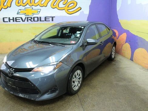 Used 2018 Toyota Corolla LE image 4