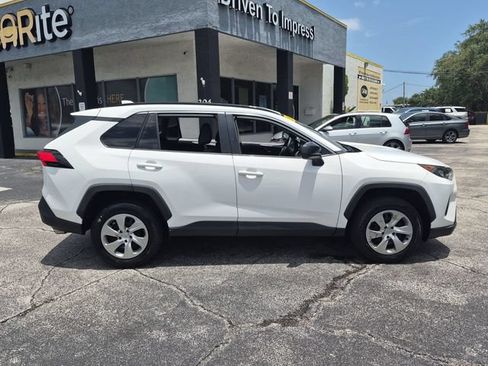 Used 2019 Toyota RAV4 LE FWD image 4