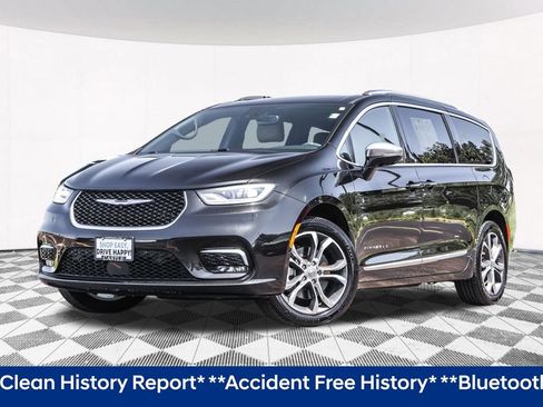 Used 2022 Chrysler Pacifica Pinnacle AWD/4WD image 2