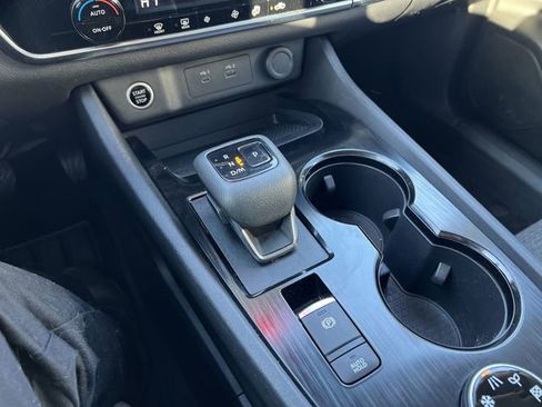 Used 2022 Nissan Rogue SV image 25