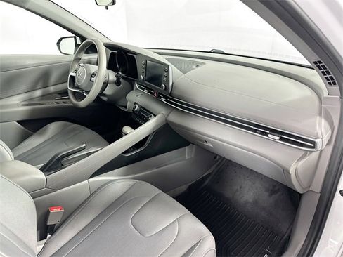 Used 2021 Hyundai Elantra SEL image 27