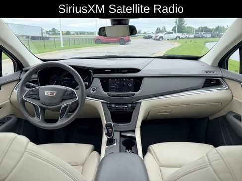 Certified 2017 Cadillac XT5 Luxury w/ Driver Awareness Package AWD/4WD image 7