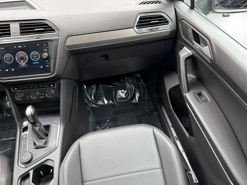 Used 2020 Volkswagen Tiguan SE R-Line AWD/4WD image 31