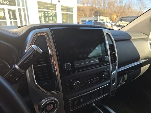 Used 2020 Nissan Titan SV w/ SV Convenience Package image 6