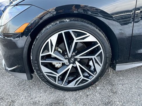 Used 2023 Hyundai Ioniq 6 Limited image 19