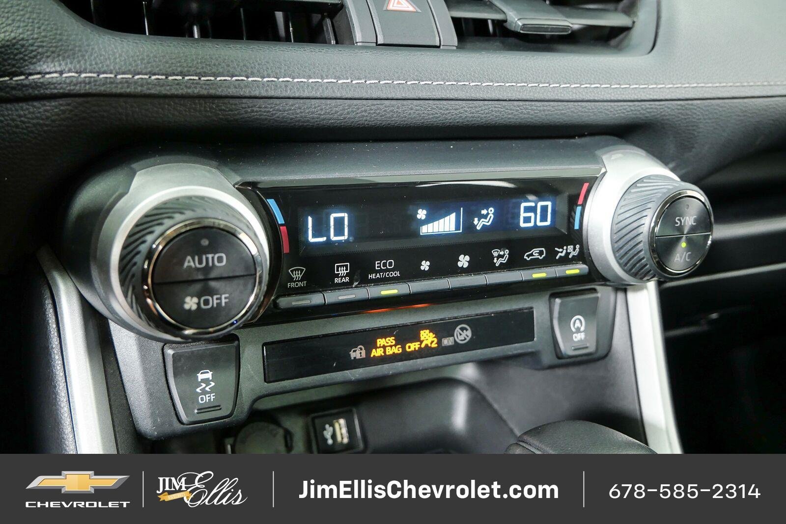 Used 2024 Toyota RAV4 XLE FWD image 15