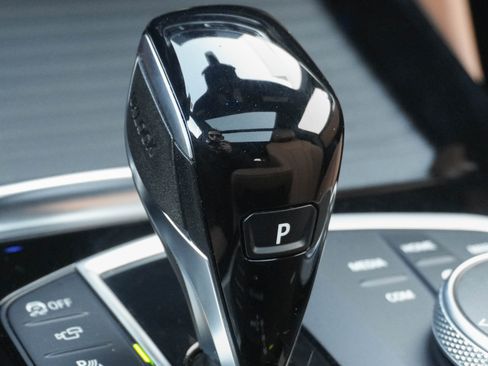 Certified 2025 BMW X4 xDrive30i image 27