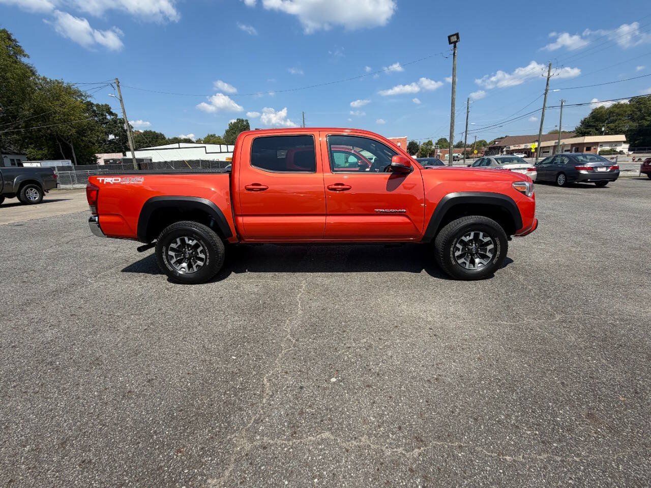 Used 2017 Toyota Tacoma TRD Off-Road w/ Tow Package (A/T) AWD/4WD image 5