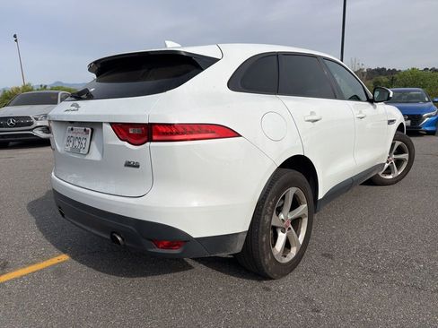 Used 2018 Jaguar F-PACE Premium image 4