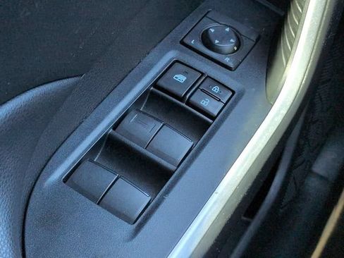 Used 2021 Toyota RAV4 LE FWD image 22