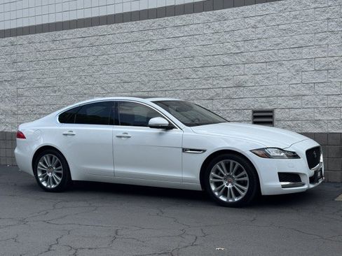 Used 2018 Jaguar XF Prestige AWD/4WD image 4