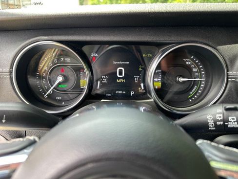 Used 2022 Jeep Wrangler Unlimited Rubicon 4xe w/ Cold Weather Group AWD/4WD image 14