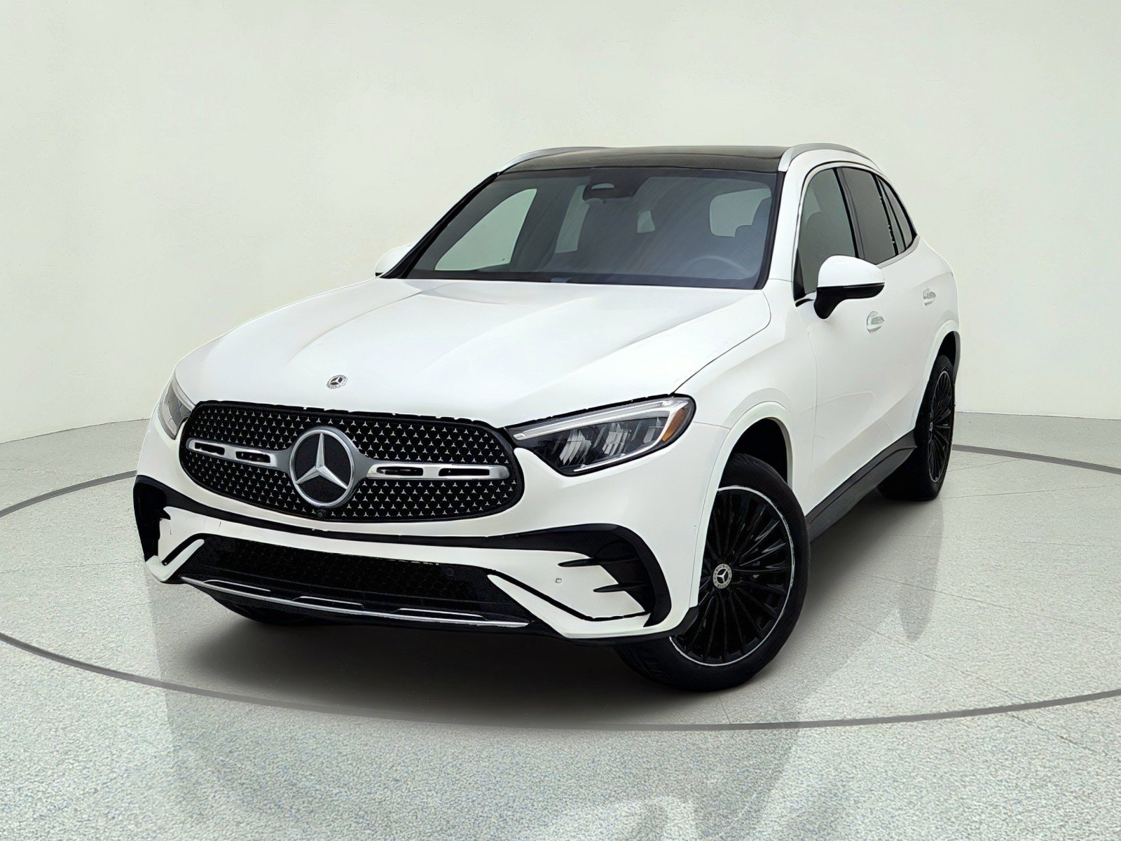Used 2023 Mercedes-Benz GLC 300 4MATIC image 2