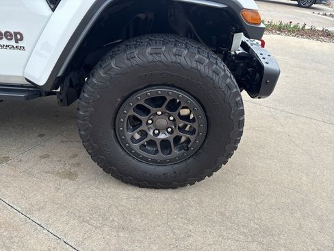 Used 2022 Jeep Wrangler Unlimited Rubicon w/ Xtreme Recon 35" Tire Package AWD/4WD image 13