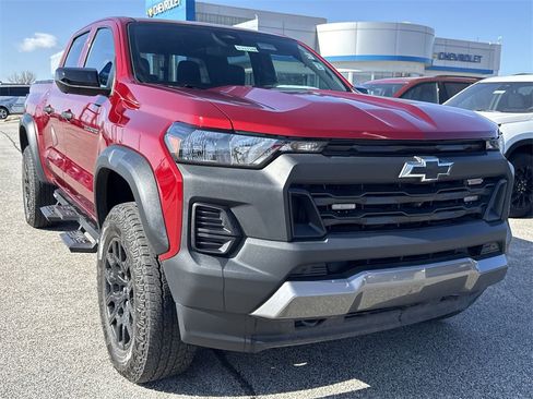 Used 2023 Chevrolet Colorado Trail Boss w/ Technology Package image 2