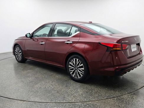 Used 2025 Nissan Altima 2.5 SV FWD image 6