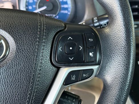 Used 2018 Toyota Sienna L image 21