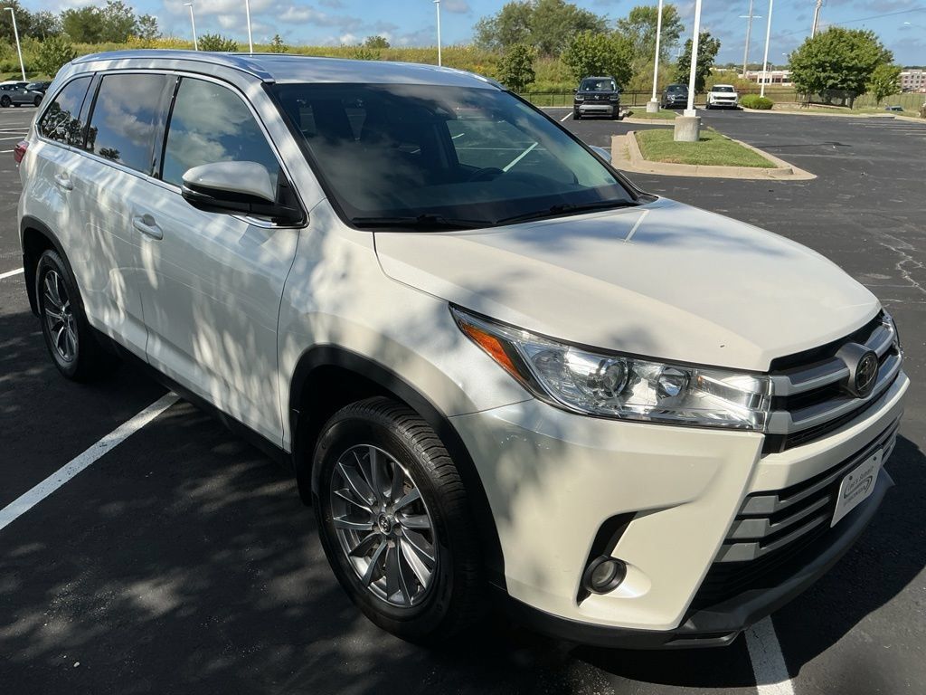 Used 2019 Toyota Highlander XLE AWD/4WD image 15