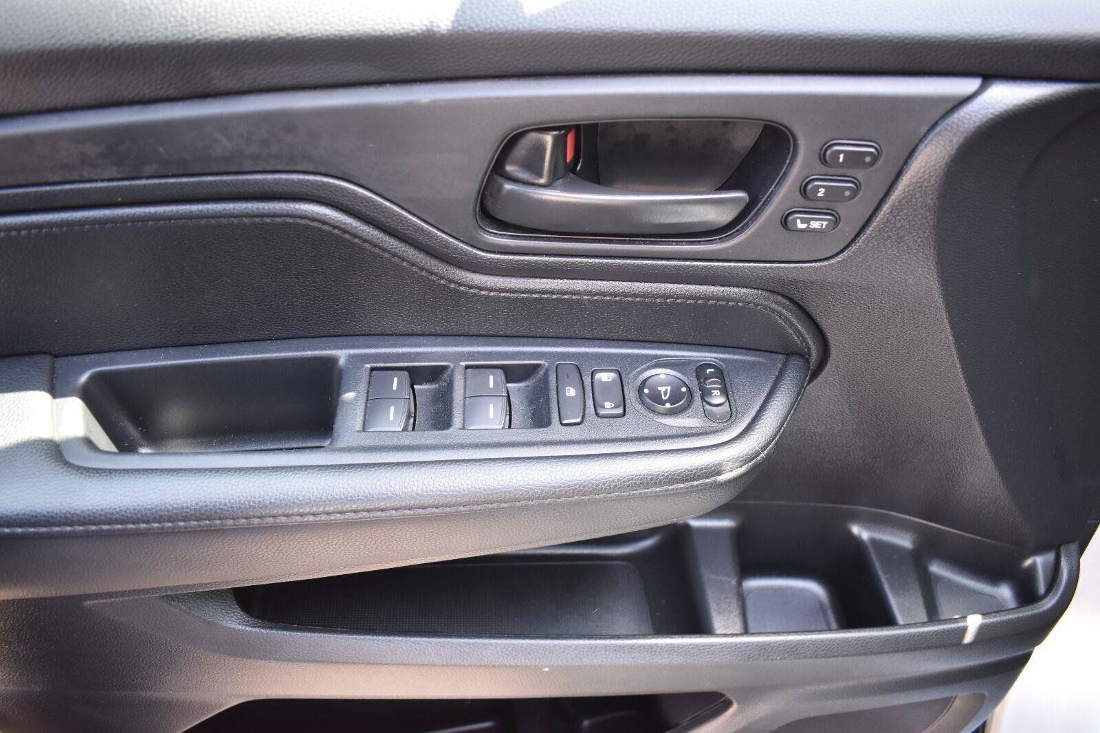 Used 2025 Honda Odyssey EX-L image 21