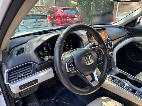 Used 2019 Honda Accord Touring image 15
