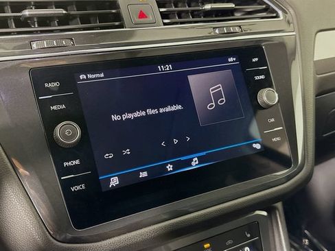 Certified 2023 Volkswagen Tiguan SE w/ Panoramic Sunroof Package AWD/4WD image 17