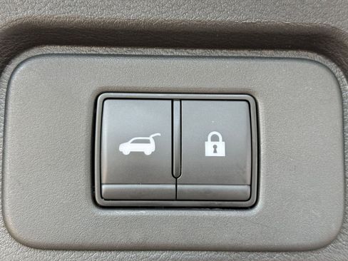 Used 2025 Nissan Rogue SV image 20