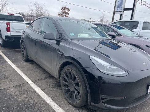 Used 2023 Tesla Model Y Long Range image 1