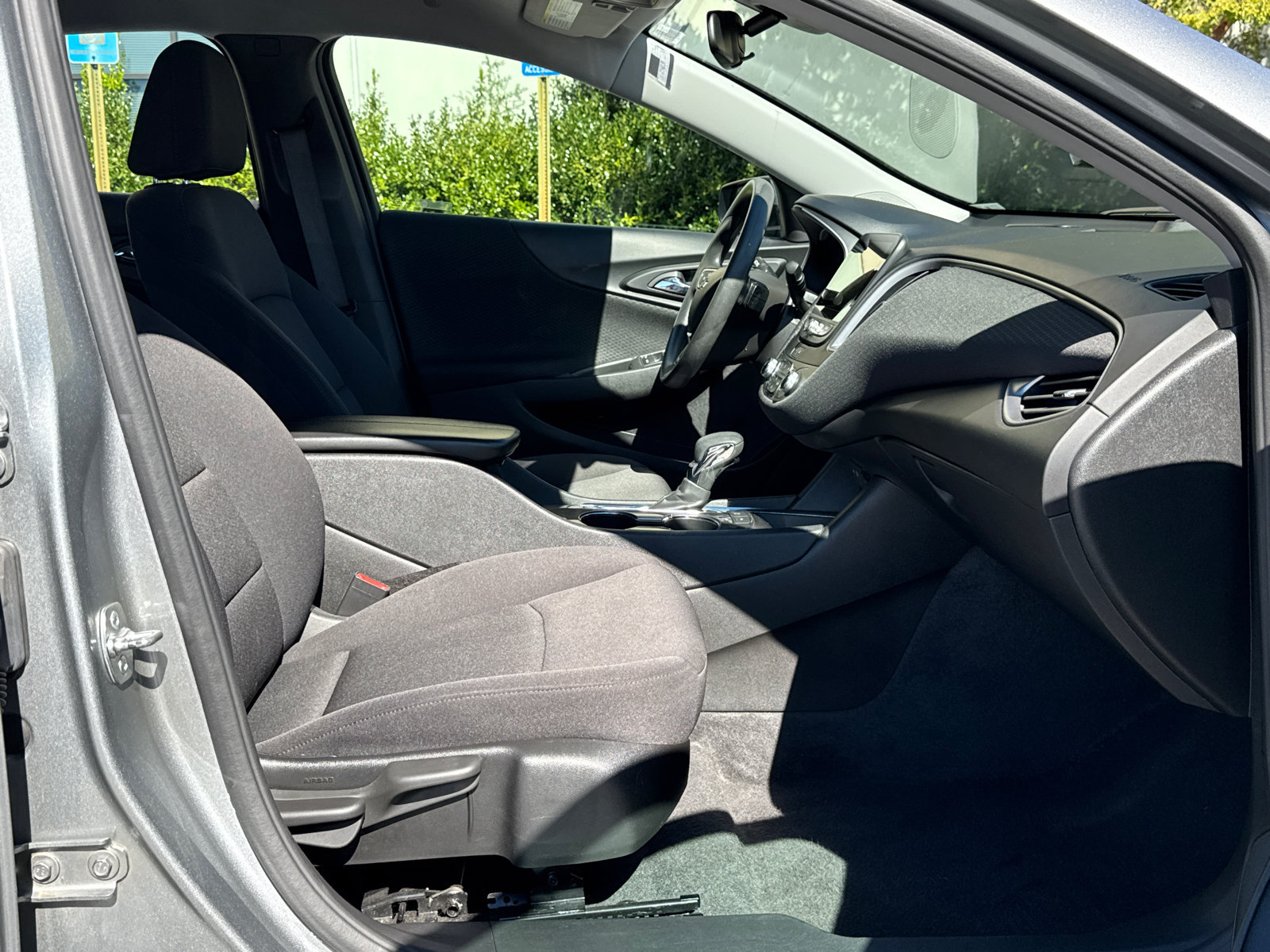 Used 2025 Chevrolet Malibu LT FWD image 13