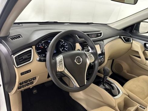 Used 2016 Nissan Rogue SV w/ SV Premium Package image 12