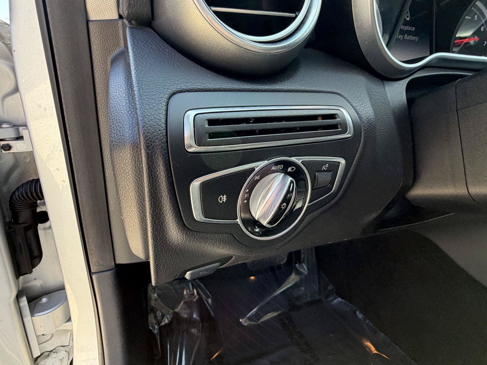 Used 2015 Mercedes-Benz C 300 4MATIC Sedan image 13