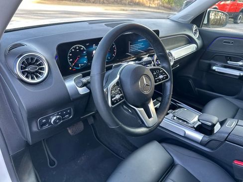 Certified 2022 Mercedes-Benz GLB 250 4MATIC image 17