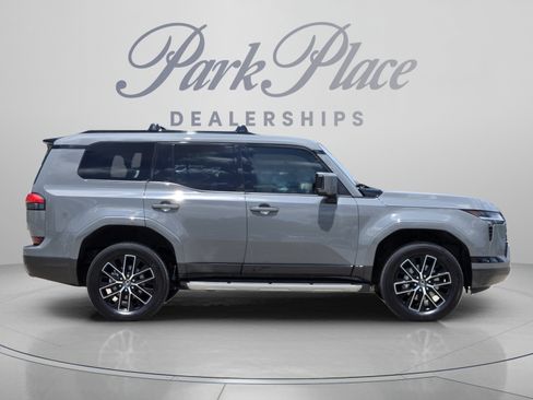 Used 2024 Lexus GX 550 w/ Cold Area Package AWD/4WD image 6