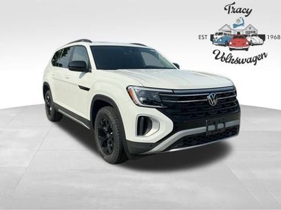 New 2025 Volkswagen Atlas Peak Edition SE