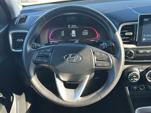 Used 2025 Hyundai Venue SEL image 23