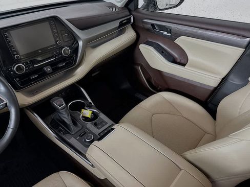 Used 2022 Toyota Highlander Limited AWD/4WD image 11