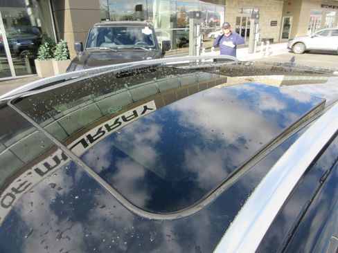 Used 2017 Volkswagen Touareg Executive image 17