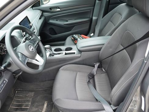 Used 2025 Nissan Altima 2.5 SV FWD image 4