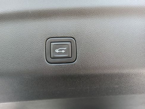 Used 2024 Chevrolet Suburban High Country image 20