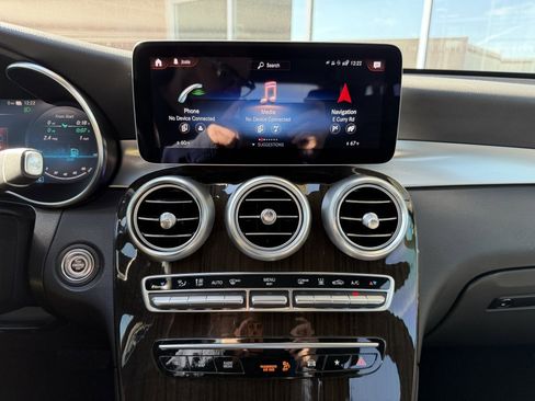 Used 2020 Mercedes-Benz GLC 350e 4MATIC image 23