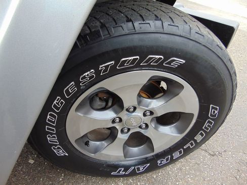 Used 2016 Jeep Wrangler Unlimited Sahara w/ Connectivity Group image 29