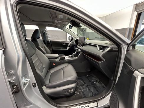 Used 2025 Toyota RAV4 Limited AWD/4WD image 52