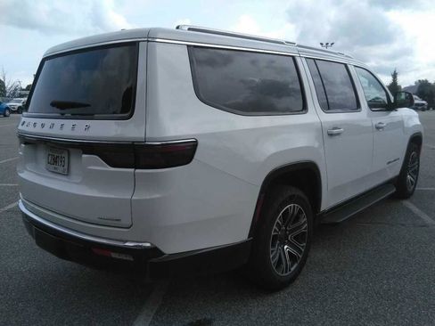 Used 2024 Jeep Wagoneer L Series II RWD image 2